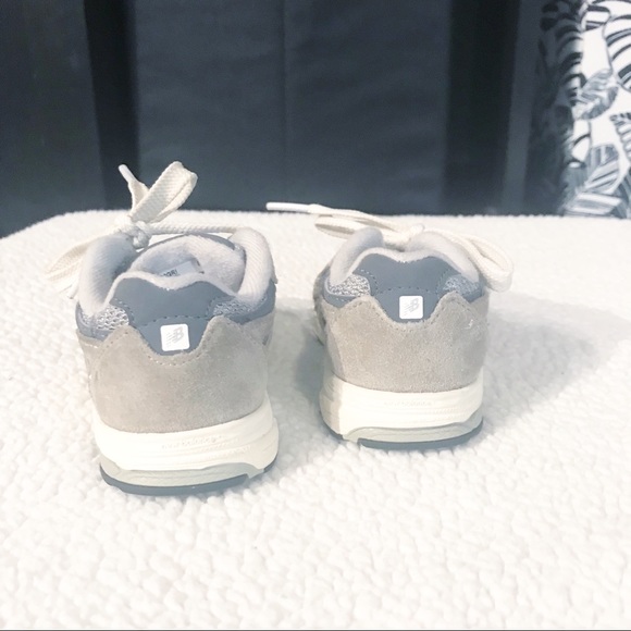 Toddler Gray New Balance Sneakers Sz 5 - Picture 3 of 6